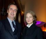 Carlo Traglio et Charlotte Rampling lors du Sparkling Lunch du joaillier Vhernier au Plaza Athénée à Paris le 18 novembre 2010