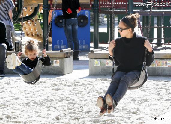 Jessica Alba, Cash Waren et leur adorable Honor s'éclatent en famille au parc à Los Angeles