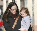 Jennifer Garner et Seraphina ont débuté leur course aux cadeaux de Noël ! Pause shopping à Los Angeles. 29/11/2010