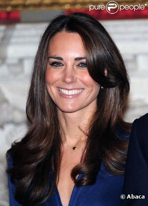Kate Middleton vit ses derniers mois de roturière. Le 29 avril 2011, elle deviendra la femme du futur roi d'Angleterre, le prince William de Galles, et altesse de la famille royale. La robe de mariée qu'elle portera focalise l'attention...