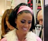 Katie Price lors de la promotion de son dernier parfum, Precious Love, à Belfast le 18 novembre 2010