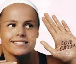 Frédérick Bousquet rejoint Laure Manaudou en tant qu'égérie Cadum. Ensemble, ils ont même tourné un spot sous la direction du réalisateur qui filma Johnny et Laeticia Hallyday pour Optic 2000.