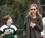 Calista Flockhart et son fils Liam le 4 décembre 2010 à Santa Monica