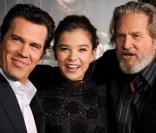 Josh Brolin, Hailee Steinfeld et Jeff Bridges, à l'occasion de l'avant-première de True Grit, à Los Angeles, le 9 décembre 2010.