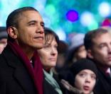 Barack Obama et Michelle émerveillés avec leurs filles Sasha et Malia lors des illuminations de Noël le 9 décembre à Washington.