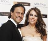 Elizabeth Hurley et Arun Nayar en octobre 2010 à Londres pour la fondation de la lutte contre le sida d'Elton John 