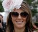 Selon la presse anglaise, Elizabeth Hurley aurait une aventure avec l'ancien joueur de cricket australien Shane Warne. Ils se sot rencontrés aux courses Goodwood le 27 juillet 2010