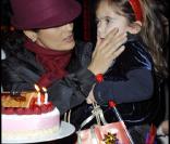 Salma Hayek et Valentina Paloma au goûter organisé par Les P'tits Cracks, au club Raspoutine, le samedi 11 décembre 2010.
