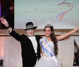 Geneviève de Fontenay remet l'écharpe à sa Miss Nationale, le 5 décembre 2010 