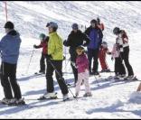 Comme chaque année, les royaux espagnols profitent des vacances de fin d'année pour s'adonna aux sports d'hiver à Baqueira-Beret. Au lendemain de Noël, Elena, Cristina et son mari Iñaki ainsi que tous leurs enfants dévalaient les pentes !