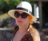 Cyndi Lauper, son mari David Thorton, leur fils Declyn Wallace et quelques amis sont en vacances sur la plage de Punta Del Este en Uruguay le 26 décembre 2010