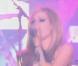 Avril Lavigne présente son nouveau single What the Hell ? pour la première fois en intégralité, vendredi 31 décembre, sur le plateau de Dick Clark's New Year's Rockin' Eve .