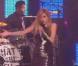 Avril Lavigne présente son nouveau single What the Hell ? pour la première fois en intégralité, vendredi 31 décembre, sur le plateau de Dick Clark's New Year's Rockin' Eve .