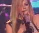 Avril Lavigne présente son nouveau single What the Hell ? pour la première fois en intégralité, vendredi 31 décembre, sur le plateau de Dick Clark's New Year's Rockin' Eve .