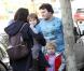Le grand Jack Black en promenade avec sa femme Tanya Haden et leurs deux fils, Samuel et Thomas, à Los Angeles, en janvier 2011.