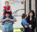 Le grand Jack Black en promenade avec sa femme Tanya Haden et leurs deux fils, Samuel et Thomas, à Los Angeles, en janvier 2011.