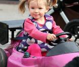 Seraphina (qui a fêté ses deux ans cette semaine) a une  petite tête de fripouille comme sa soeur Violet... et a le même visage de star que sa maman Jennifer Garner ! 