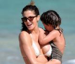 Stephanie Seymour et ses enfants en 2008 lors de ses vacances en famille