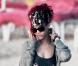 Rihanna, déchaînée, décompresse sur une plage de la Barbade avec des amis. Décembre 2010
