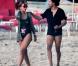 Rihanna, déchaînée, décompresse sur une plage de la Barbade avec des amis. Décembre 2010