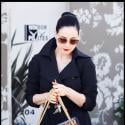 Dita Von Teese : Toujours lookée, même pour entretenir ses courbes affolantes !