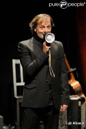Christophe Alévêque sur la scène du théâtre du Rond-Point, à Paris, le 24 janvier 2010