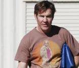 Dennis Quaid et son fils Thomas, 3 ans, se promènent dans les rues de Brentwood, le 27 janvier 2011