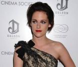 La ravissante Kristen Stewart incarnera un transexuel emprisonné dans  K-11 , en tournage lors de l'été 2011.