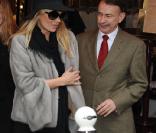 Kate Moss sort de la brasserie Lipp à Paris, le 4 février 2011.