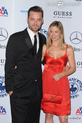 Mira Sorvino et son mari Christopher Backus lors d'une soirée à Los Angeles en octobre 2010
