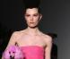 Avec sa blondeur angélique Gwyneth Paltrow pourrait remettre au goût du jour le rose bonbon. On compte sur l'apprentie chanteuse pour "rockiser" sa tenue avec une touche personnelle.