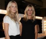 Sienna Miller et sa soeur Savannah lors de leur show en septembre 2010