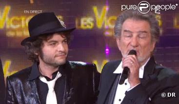 Eddy Mitchell et Matthieu Chedid, alias M, sont ex-aequo et reçoivent tous les deux la Victoire 2011 dans la catégorie Spectacle musical-tournée-concert, lors de la seconde moitié des Victoires de la Musique 2011, mardi 1er mars sur France 2.