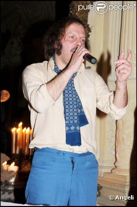 Philippe Katerine et Fifi Chachnil en concert au Café Carmen à Paris, le 1er mars 2011