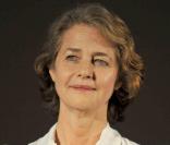 Charlotte Rampling recevra les insignes d'officier de la Légion d'Honneur, le 9 mars 2011.