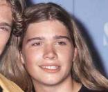 Zac Hanson (à droite) a accueilli son deuxième enfant, une petite fille prénommée Junia, le 15 décembre 2010. Cliché pris en août 2000 à Los Angeles.  
