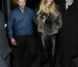 Jason Statham etRosie Huntington-Whiteley à la sortie du club The Box à Londres, vers 4h au matin du 6 mars 2011.