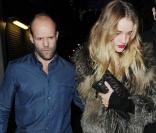Jason Statham etRosie Huntington-Whiteley à la sortie du club The Box à Londres, vers 4h au matin du 6 mars 2011.