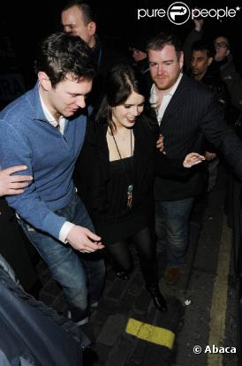 La princesse Eugenie d'York et son boyfriend Jack Brooksbank à la sortie du club The Box à Londres, vers 4h au matin du 6 mars 2011.