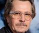 Gary Oldman à l'occasion de l'avant-première du Chapon rouge , au Graumann's Chinese Theatre de Hollywood, à Los Angeles, le 7 mars 2011.