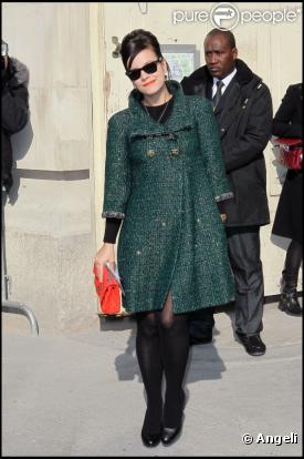 Lily Allen à son arrivée au défilé Chanel le 8 mars 2011