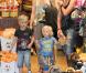 Gwen Stefani avec ses garçons Kingston et Zuma dans une animalerie (5 mars 2011 à Los Angeles)