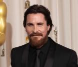 Christian Bale aux Oscars en février 2011, avec un beau trophée et une belle barbe !