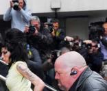 Amy Winehouse arrive au commissariat