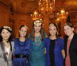 Les comcomgirls du Meurice autour d'Anne Vogt-Bordure, au Carnaval des Enfants du Meurice, à Paris, le 13 mars 2011.
