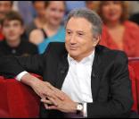 Michel Drucker sur le plateau de son émission Vivement Dimanche, en mars 2011.