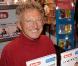 Nelson Monfort fait quelques dédicaces sur son livre Les deux méthodes Monfort lors du Salon du Livre au Parc des Expositions à Porte de Versailles à Paris, le 19 mars 2011