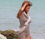 Doutzen Kroes sur un shooting à Miami le 22 mars 2011
