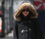 Qui est cette star internationale emmitouflée dans son gros manteau ? New York, le 24 mars 2011.