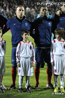 Franck Ribéry et Patrice Evra lors de la victoire de l'équipe de France face au Luxembourg le 25 mars 2011